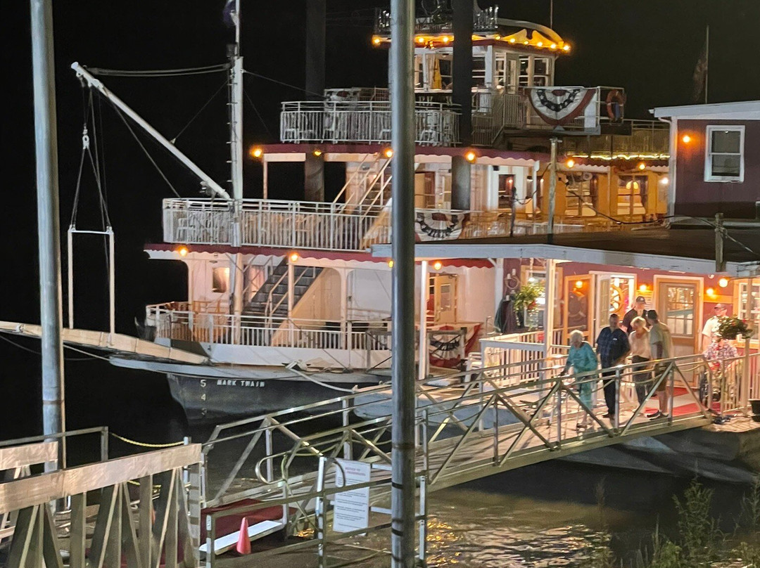 Mark Twain Riverboat Dinner Cruise景点图片