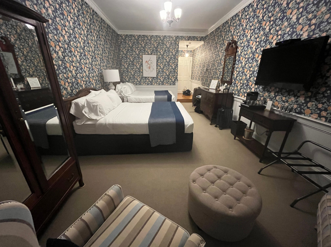 The Homeport Inn & Tavern主图