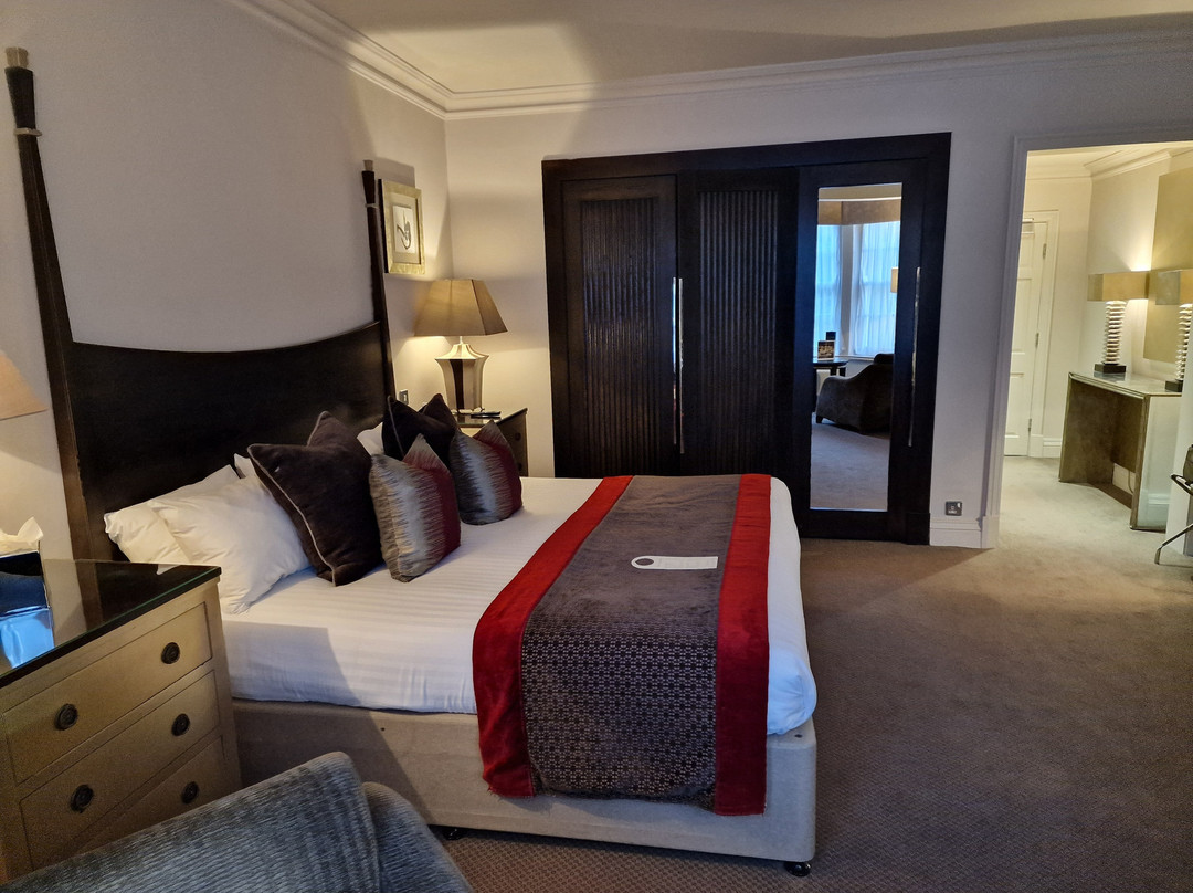 Wood Hall Hotel & Spa主图