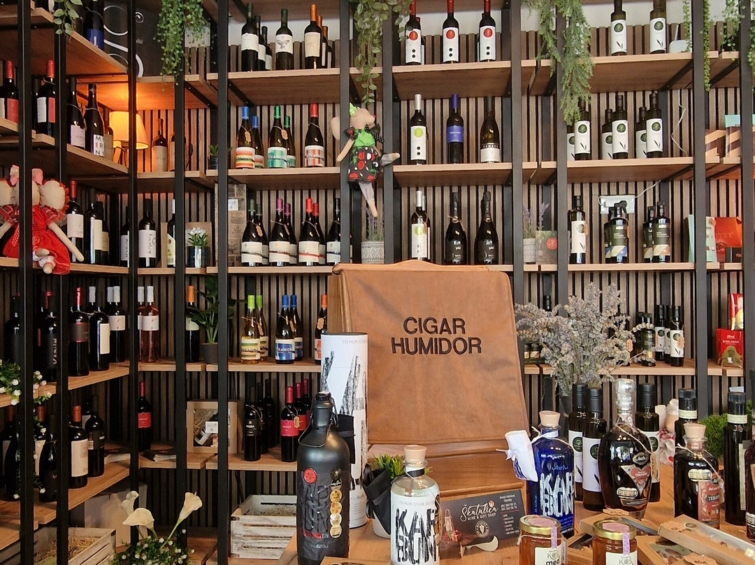 Škatulica Wine, Gift & Cigar Shop-欧帕提亚必去景点
