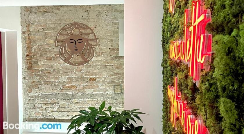 Athena Luxury Rooms主图