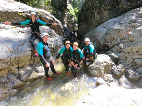 Exclusive Canyoning-因特拉肯必去景点