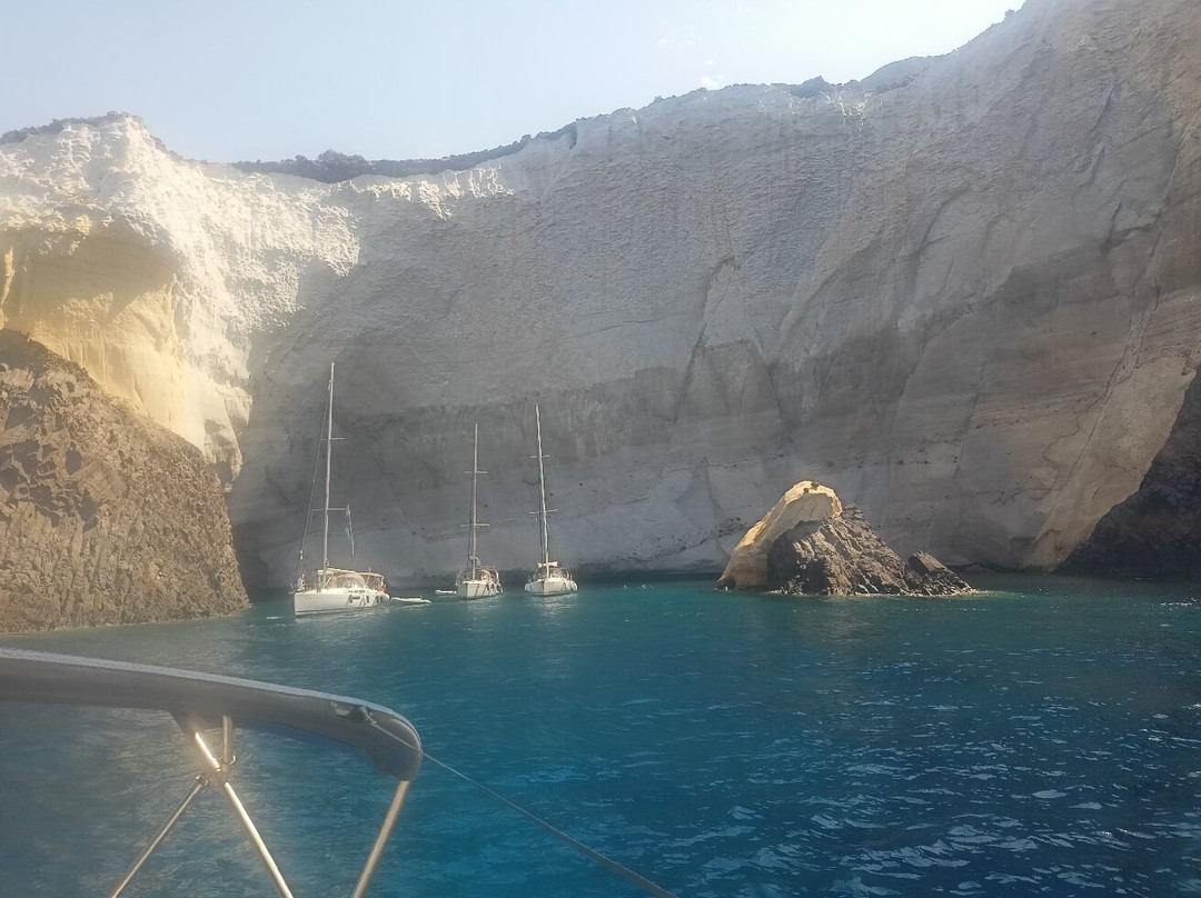 Travel me to Milos Tours-米洛斯岛必去景点