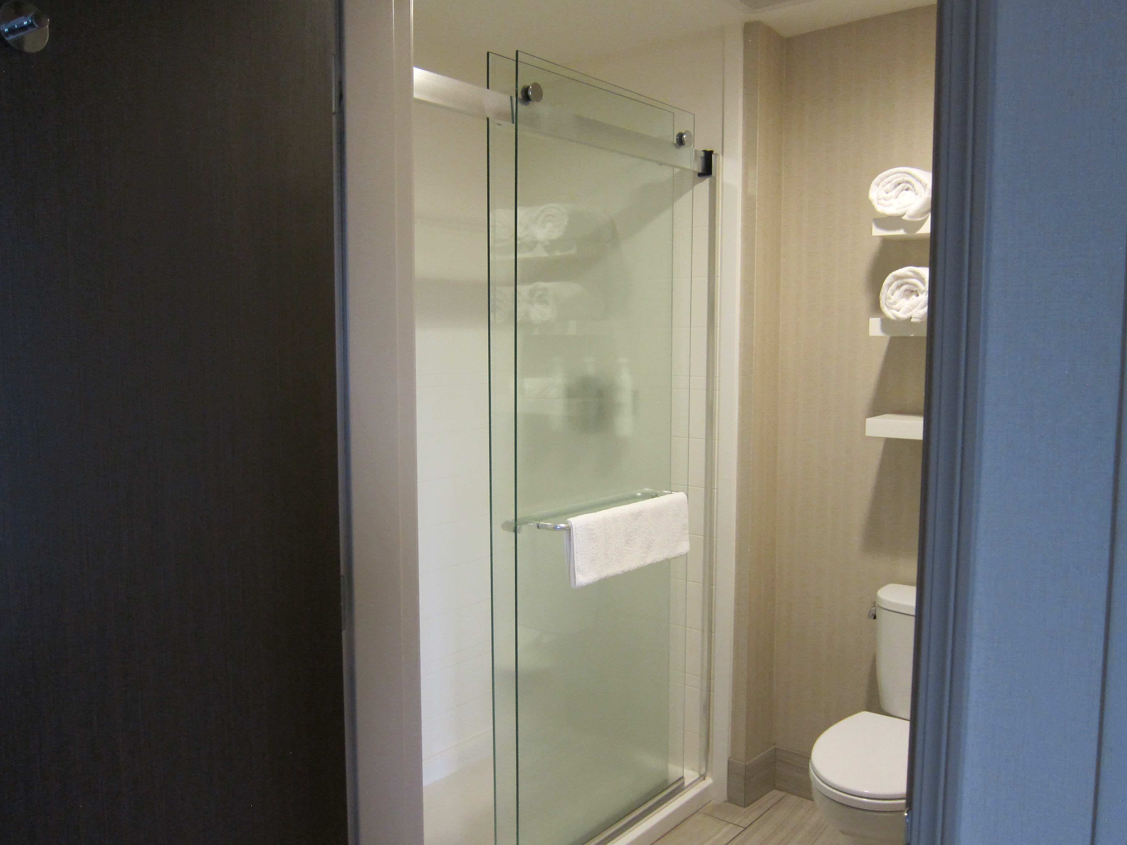 Hampton Inn & Suites Bend-浴室