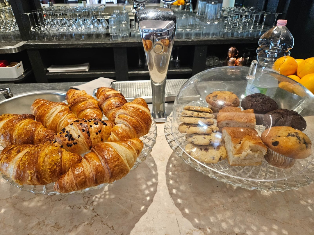 Garda Cafe Lounge Bar