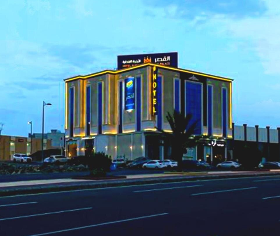 Alqasr Lil'ajnihat Alfunduqia