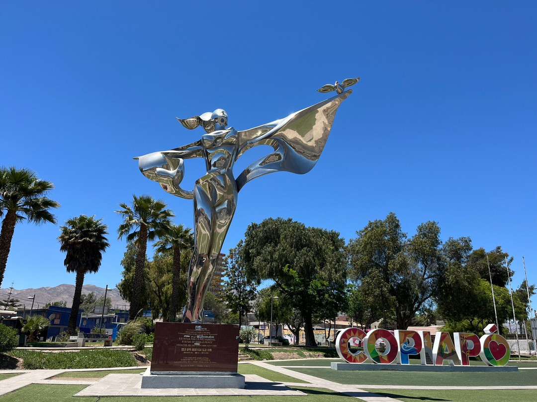 Escultura Por La Paz Mundial-Copiapo必去景点