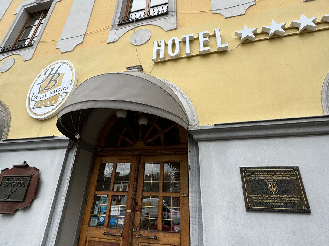 Bristol Hotel主图