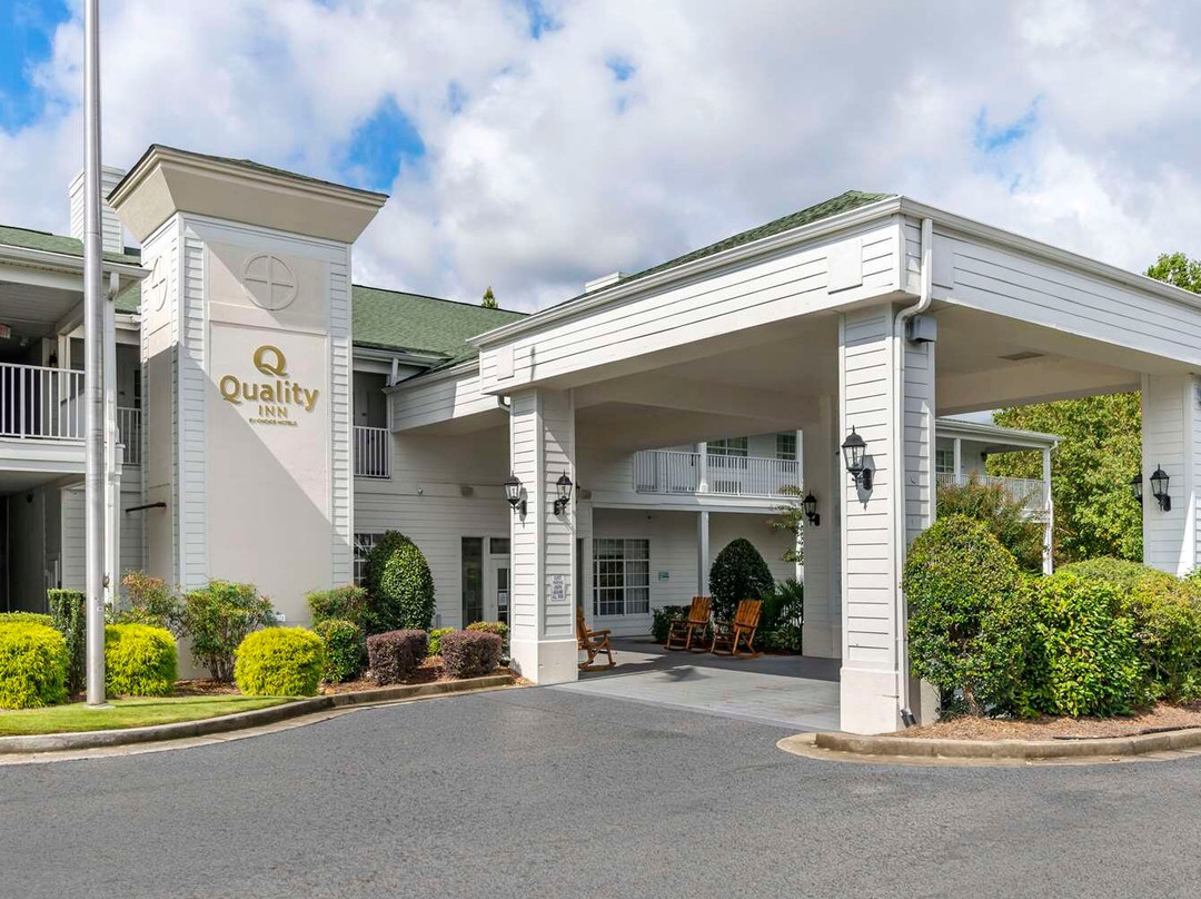 菲耶特维尔快捷假日酒店主图