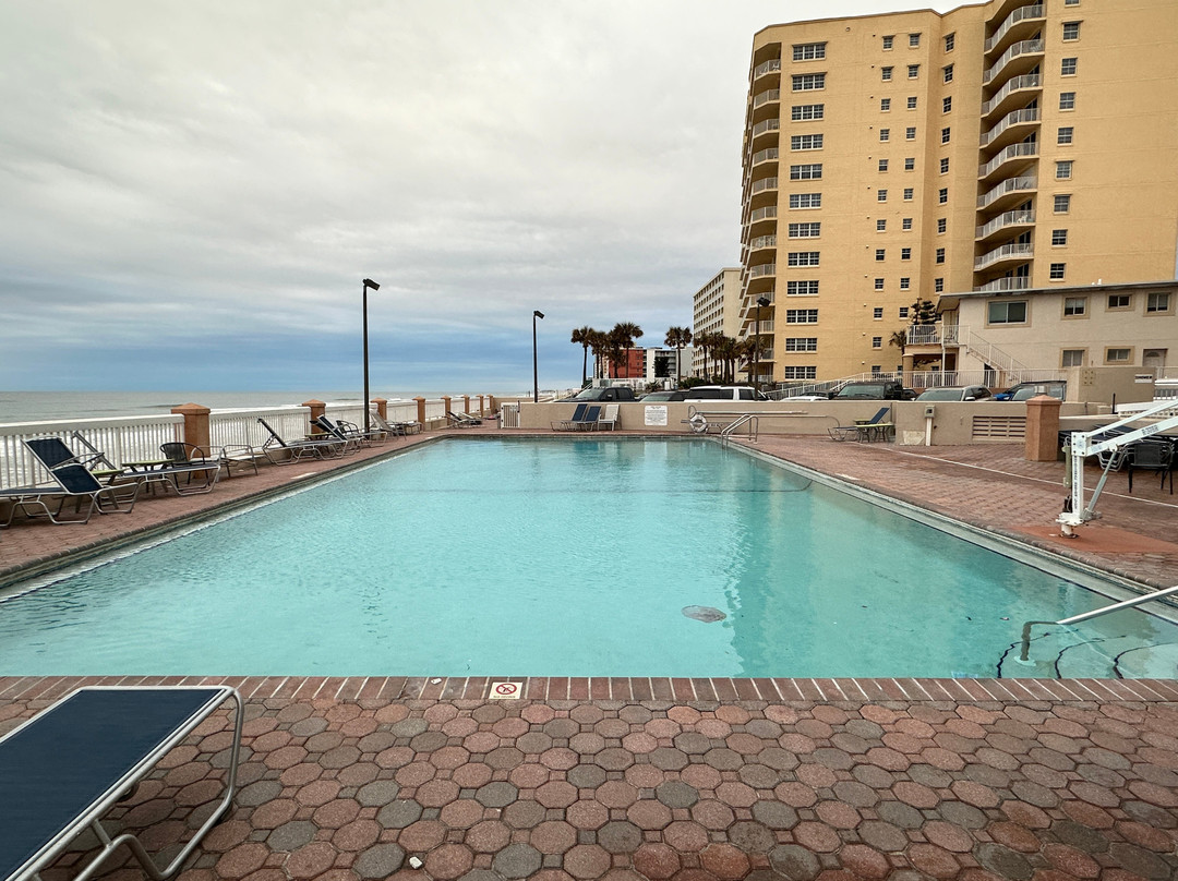 戴通纳舒尔海滨希尔顿恒庭酒店主图