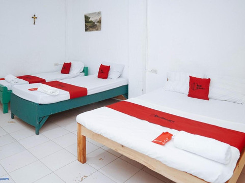 RedDoorz @ St. Anthony Beach Resort