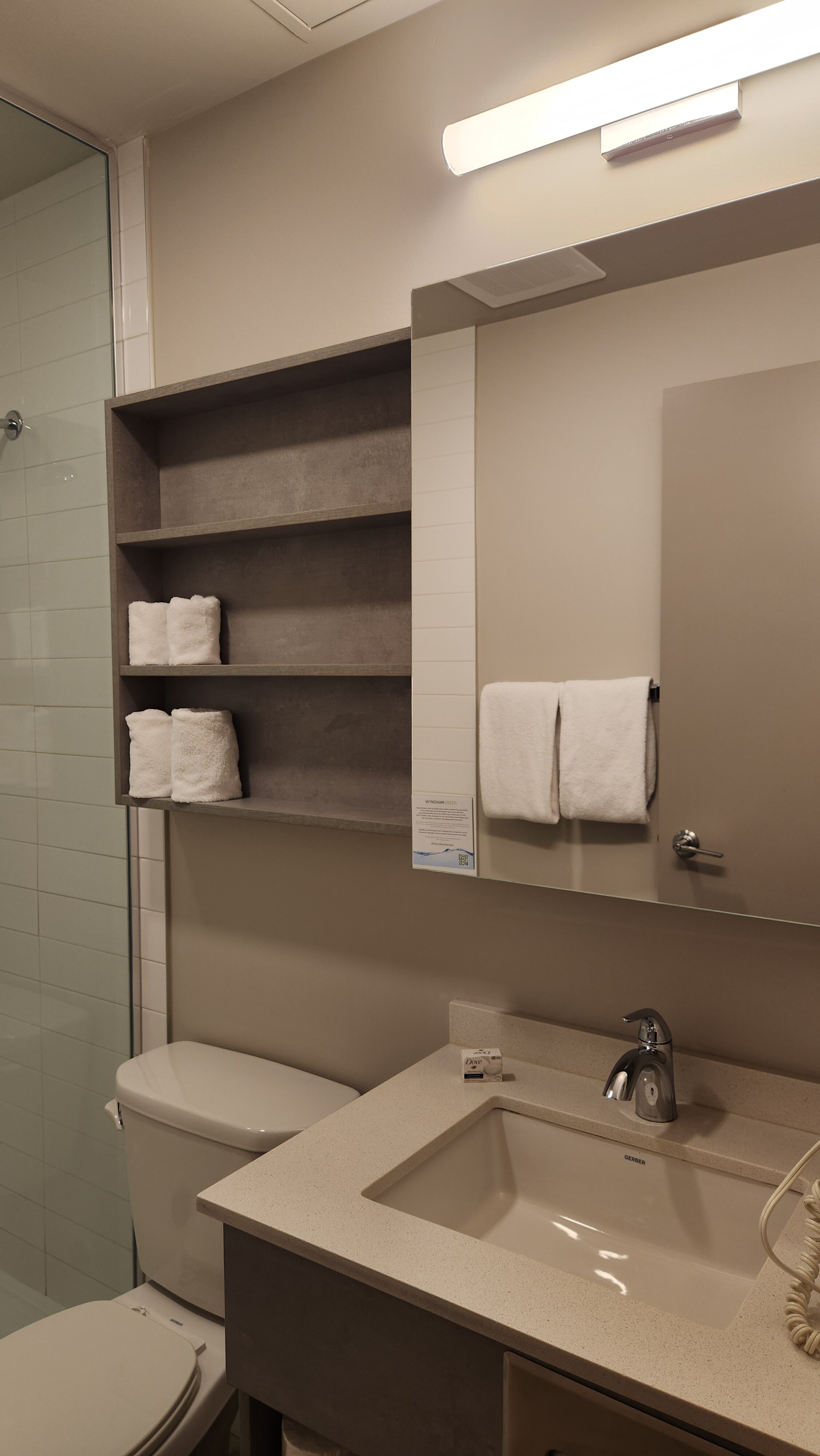 Microtel Inn & Suites by Wyndham Dorval-浴室