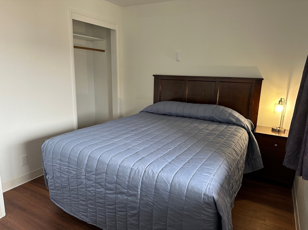 Captain John's Motel主图