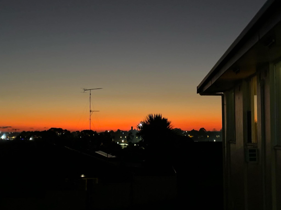 蓝湖汽车旅店主图