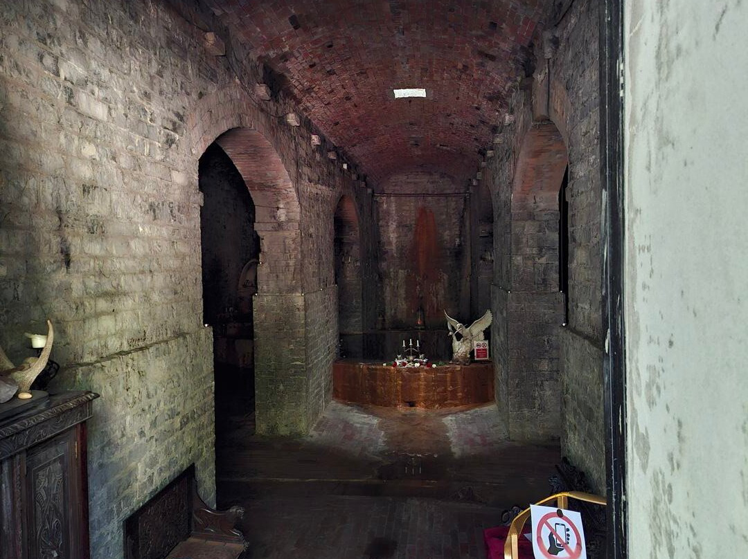 White Spring Well & Temple-格拉斯顿伯里必去景点