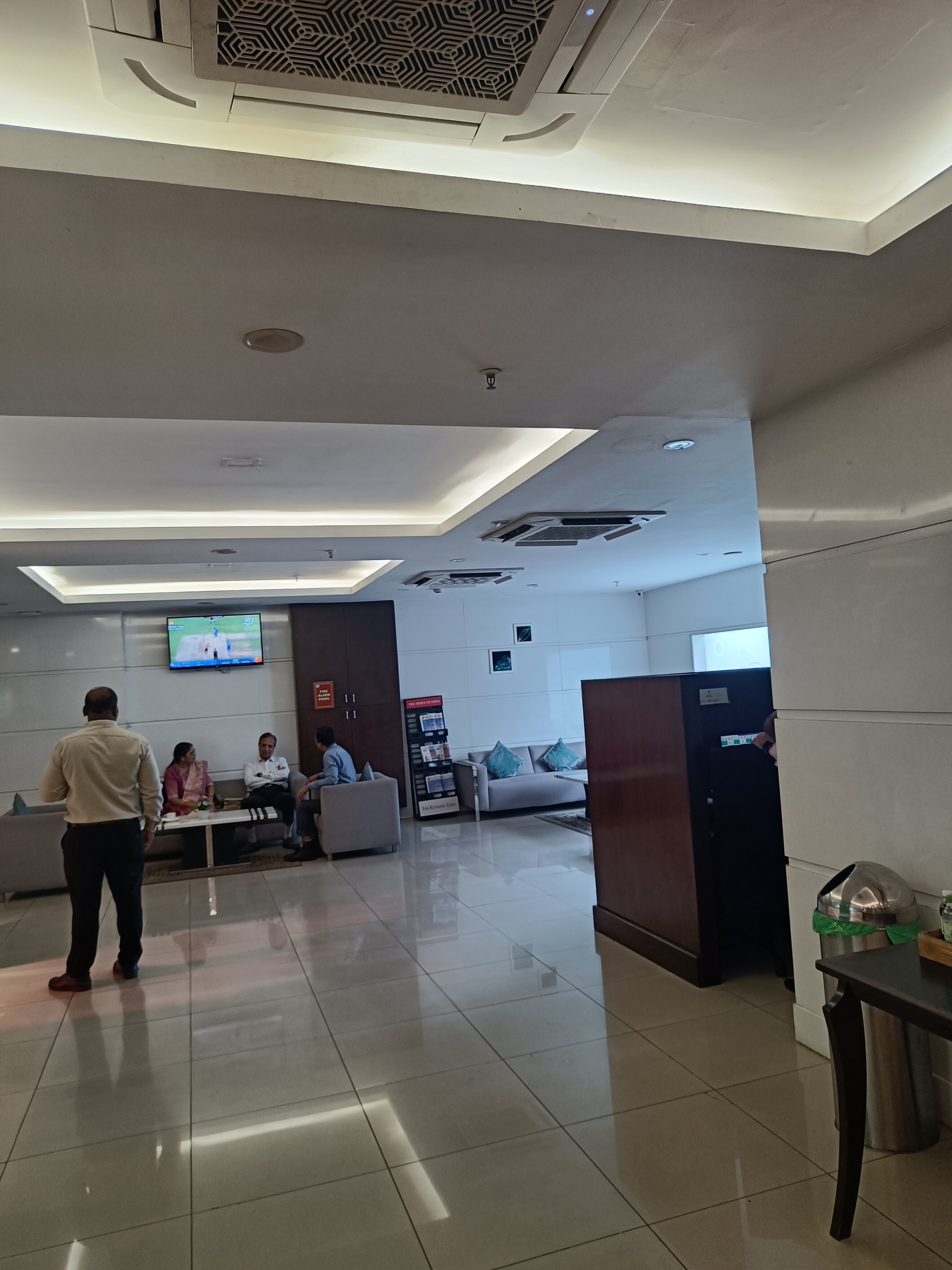 The Byke Suraj Plaza-官方