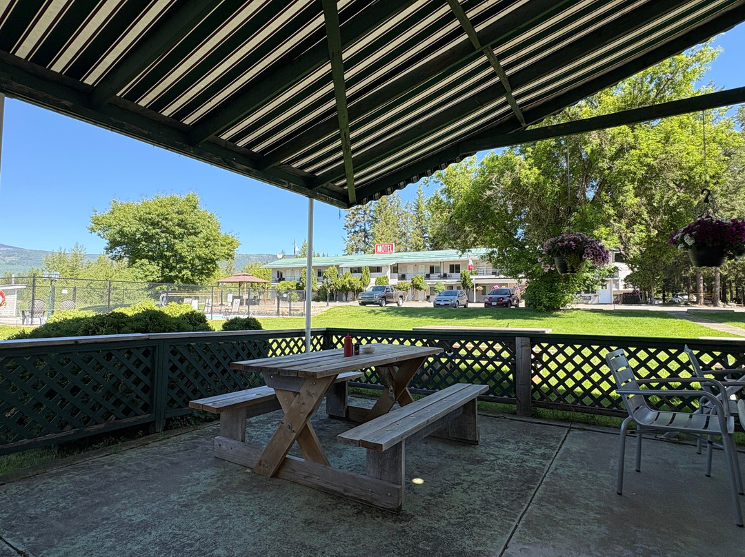 The Hungry Hiker Cafe