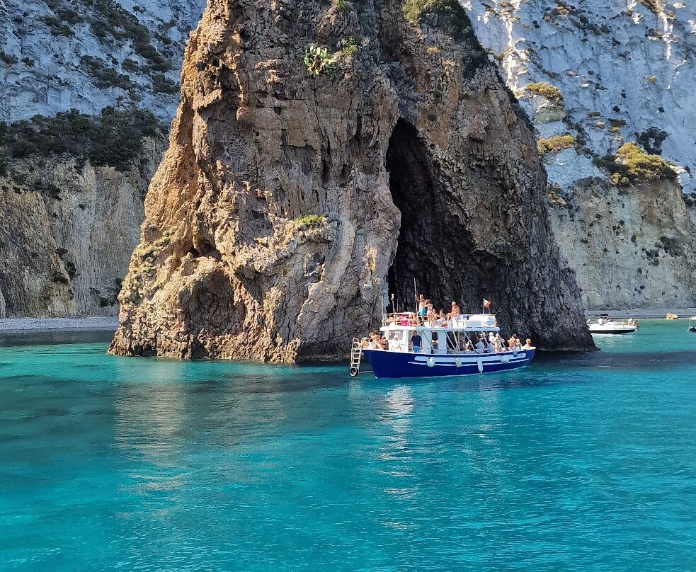 Noleggio Barche Arcobaleno-Parmarola Island必去景点
