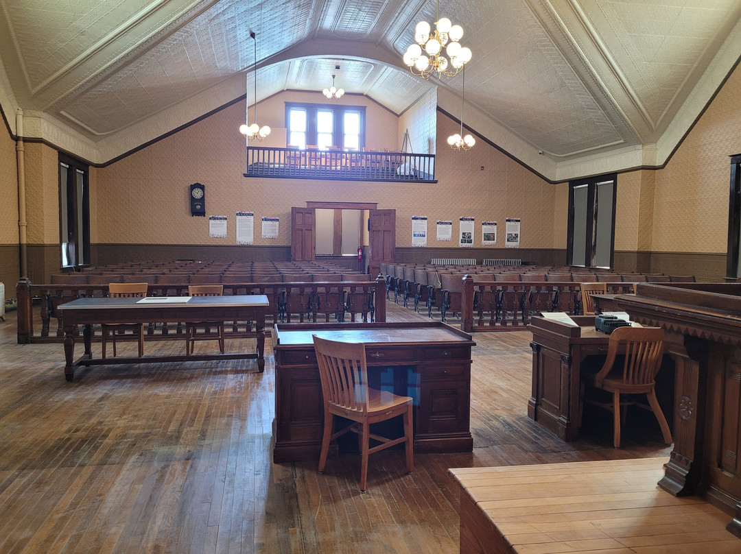 1883 Stutsman County Courthouse-Jamestown必去景点