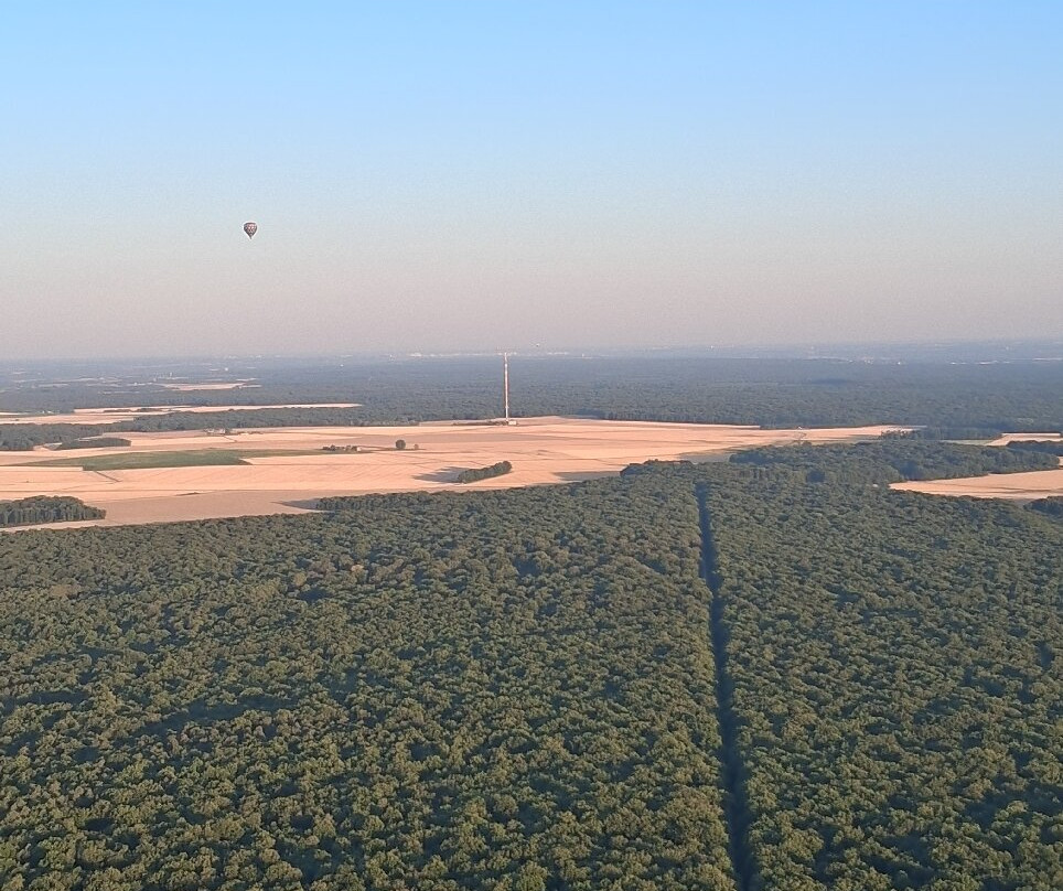 France Montgolfieres-Saint-Julien-de-Chedon必去景点
