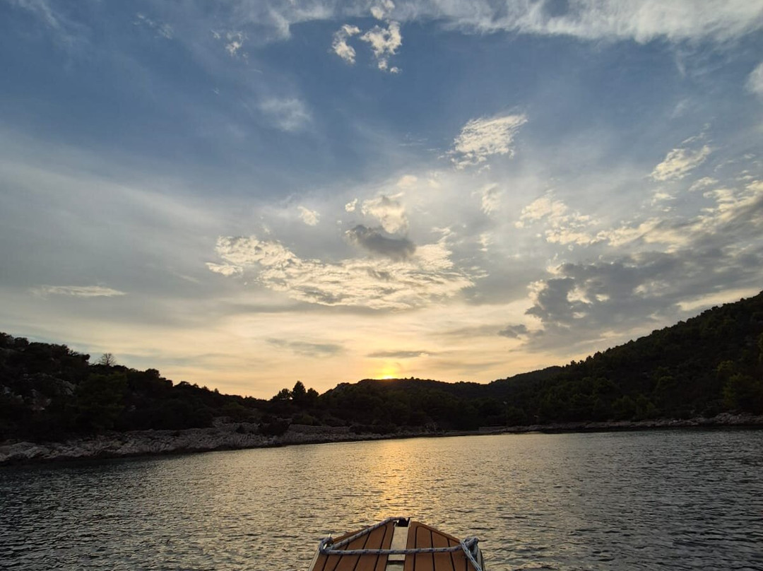 Inception boats - Boat tours-特罗吉尔必去景点