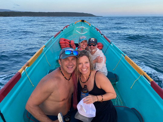 Captain Dennis Boat Tours-瑰宝滩必去景点