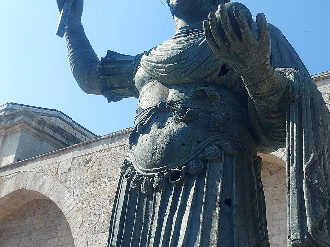 Eraclio - Colosso Di Barletta-Barletta必去景点