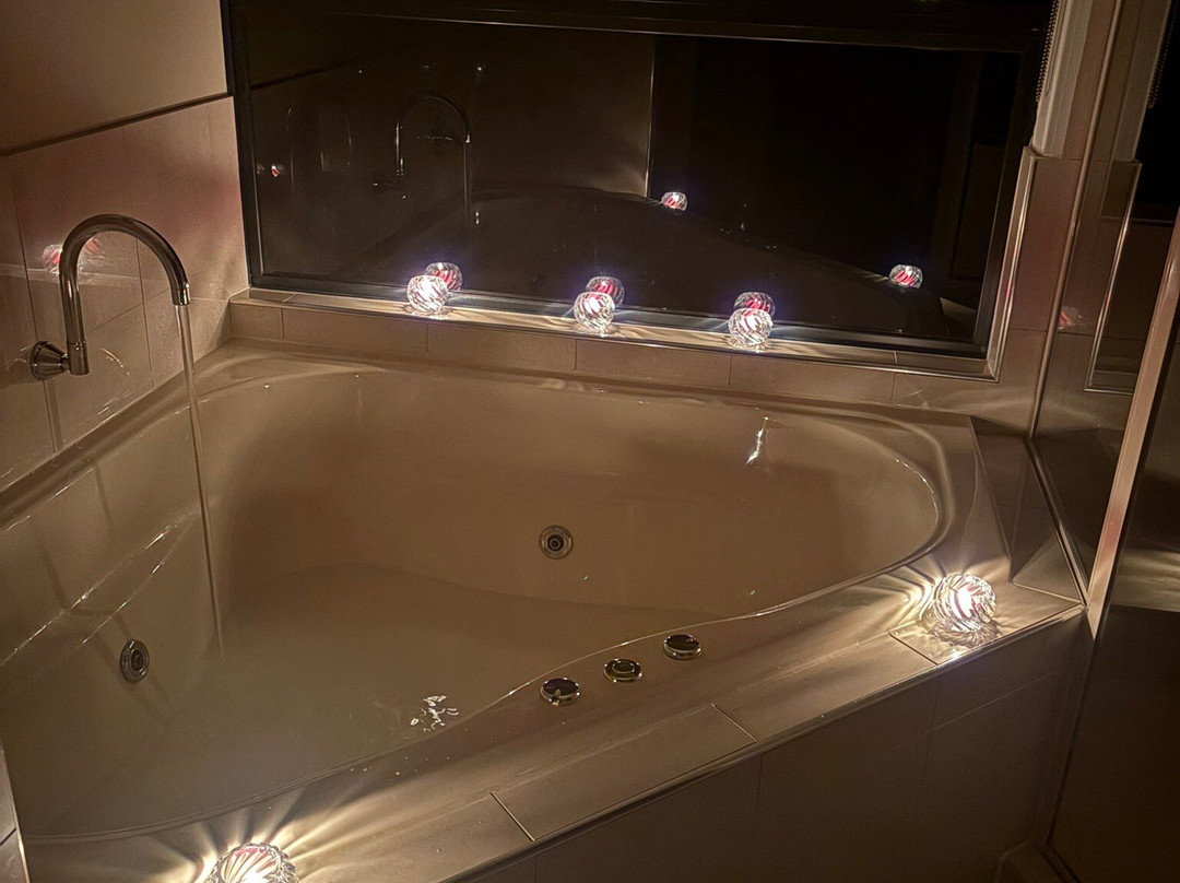 Top of the Hill主图