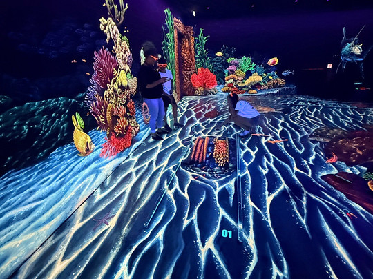 Glowing Rooms 3D Schwarzlicht Minigolf Dresden-德累斯顿必去景点