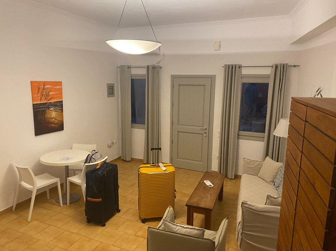 马诺斯小世界酒店主图