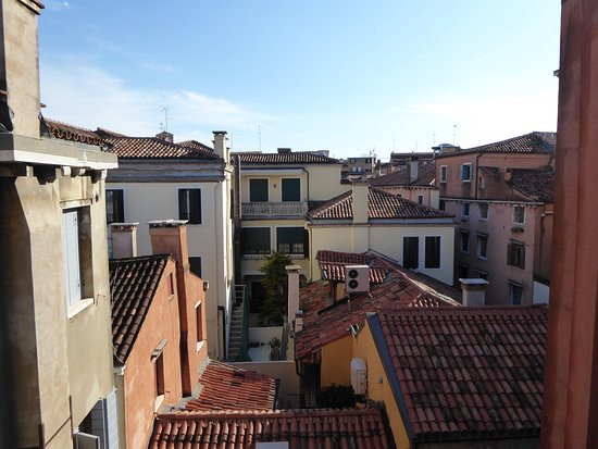 圣塔罗酒店主图