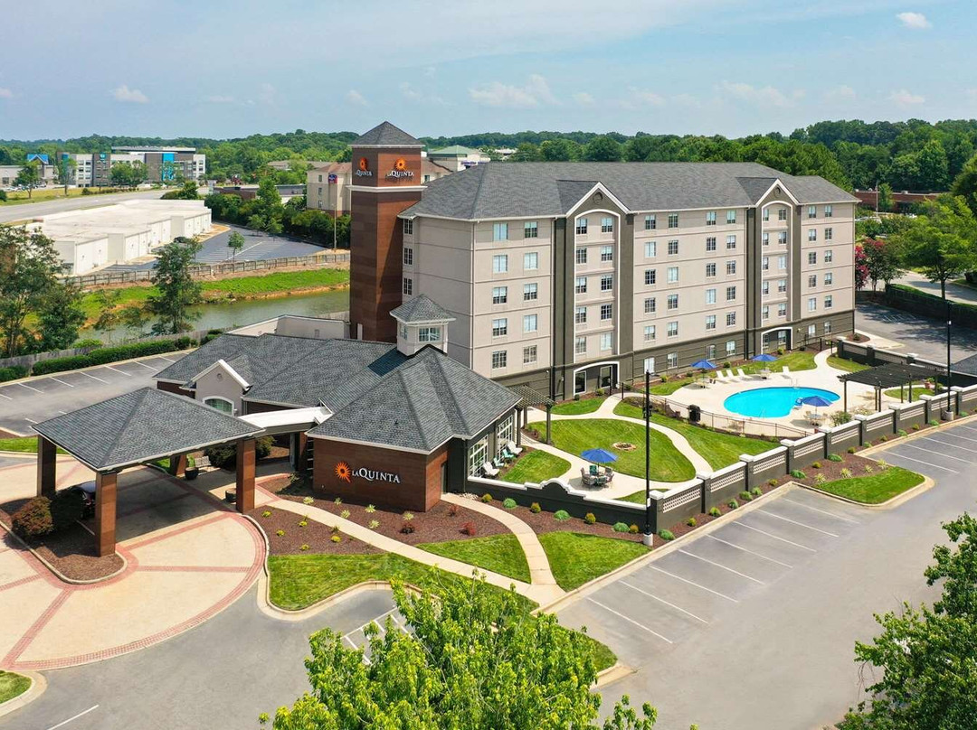 La Quinta Inn & Suites By Wyndham Greensboro NC