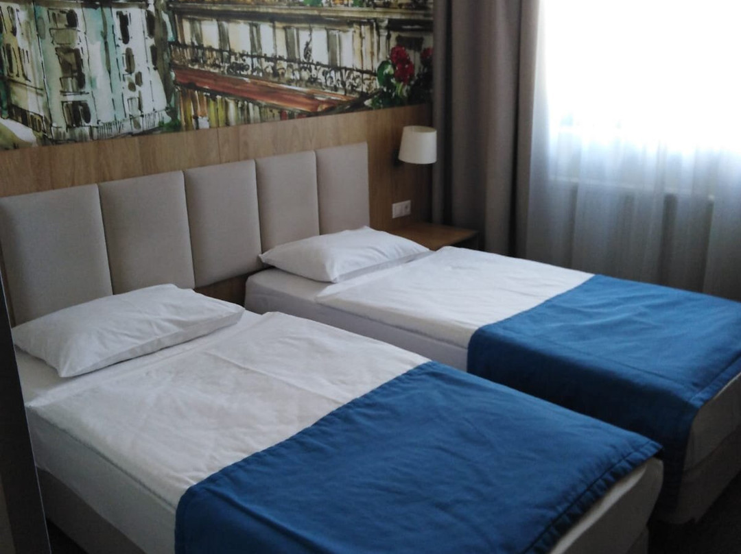 Europa Hotel and Apartment主图