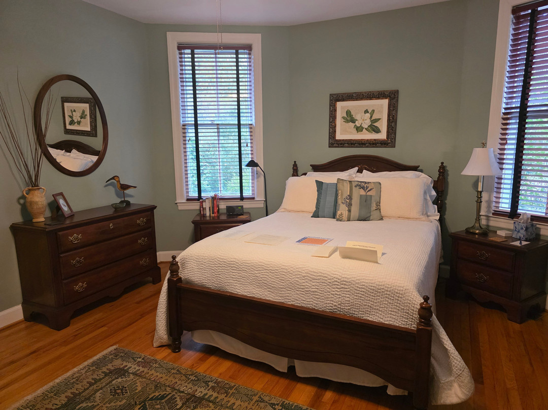 Charles Bass House主图