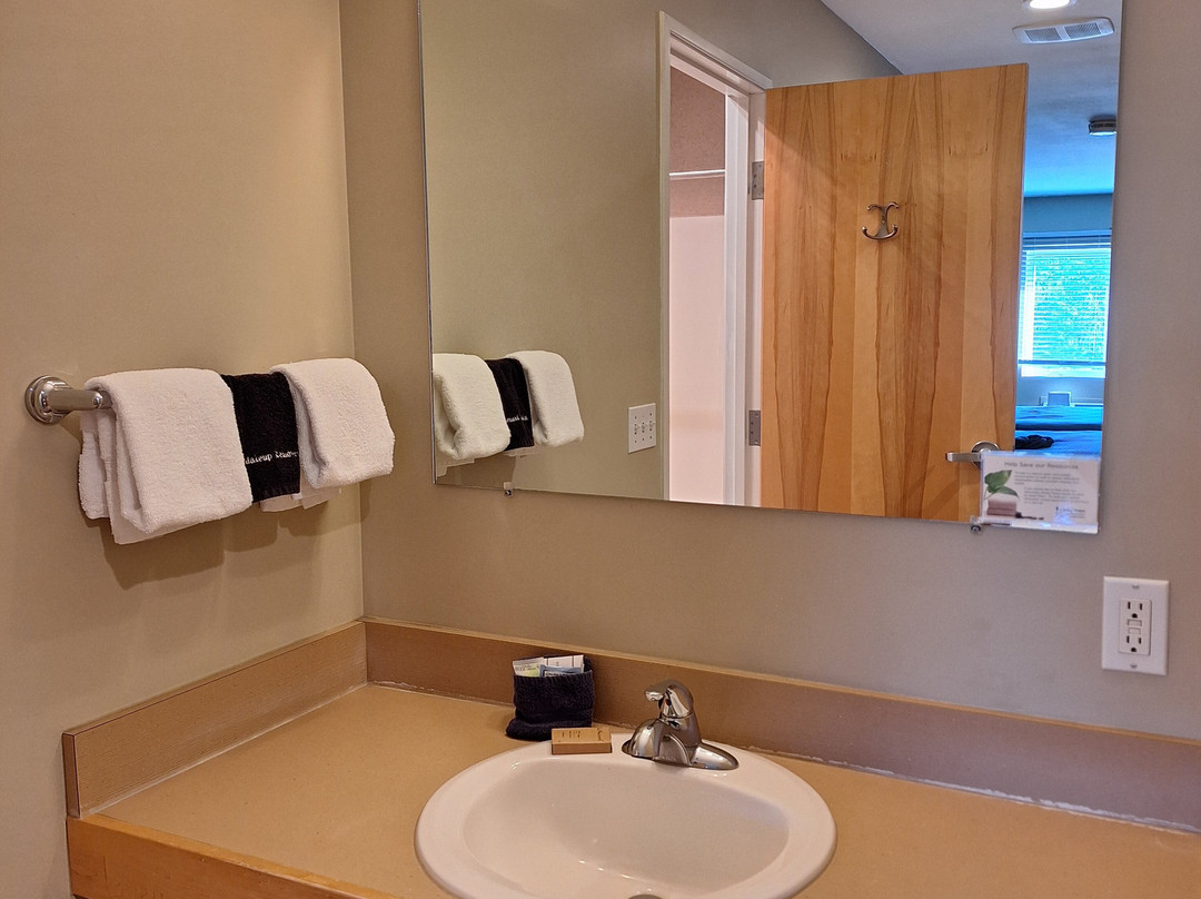 The Weathervane Inn主图