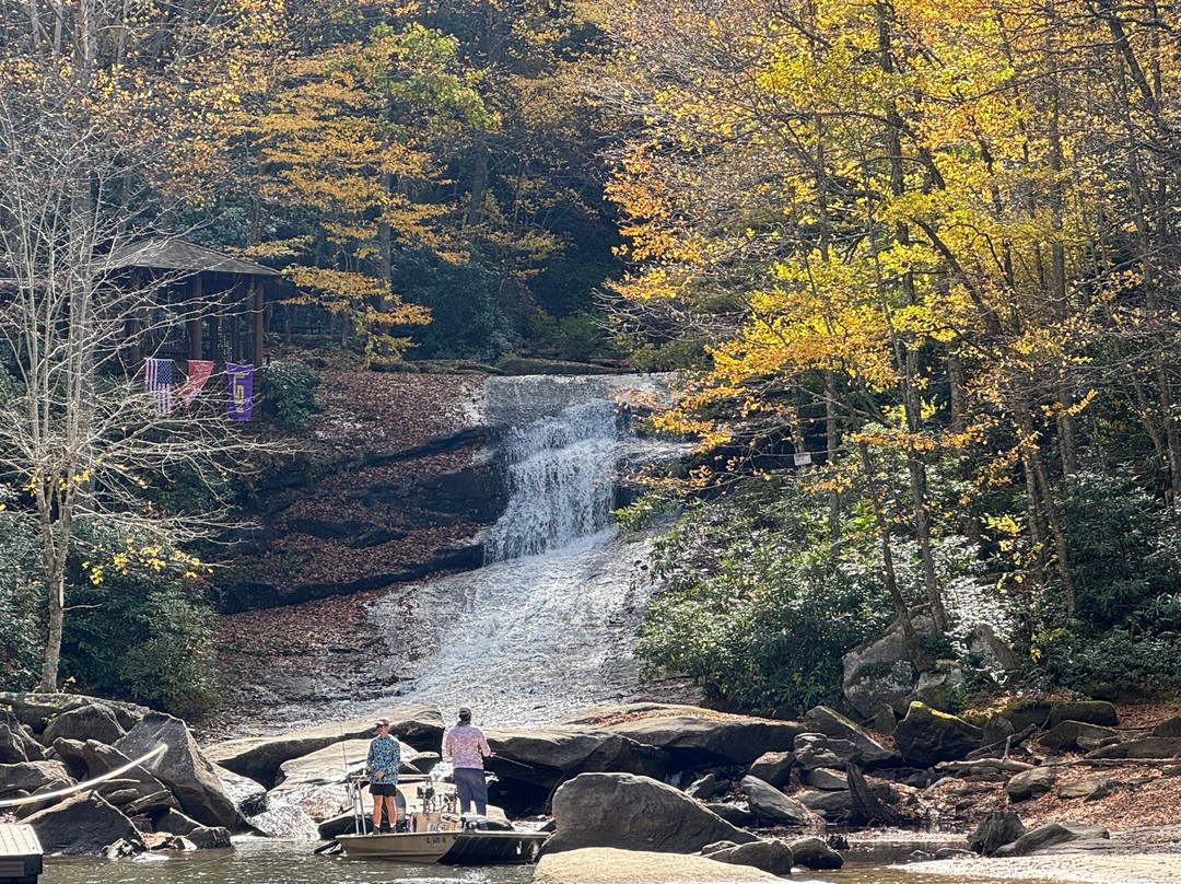 Lake Glenville Scenic Waterfall Cruises-Cashiers必去景点