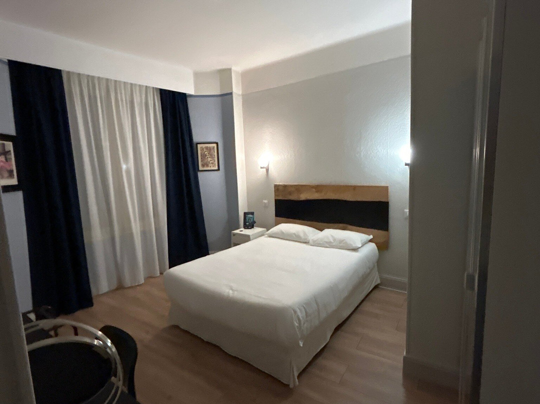 Trianon Hotel Vichy主图