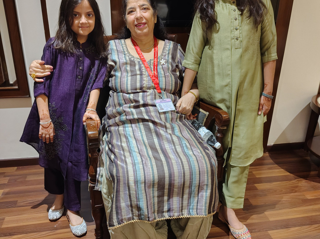 Hotel Home In By Amrik Sukhdev主图