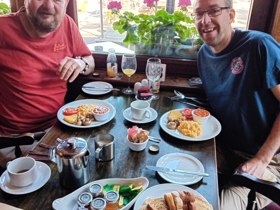 Moon & Sixpence主图