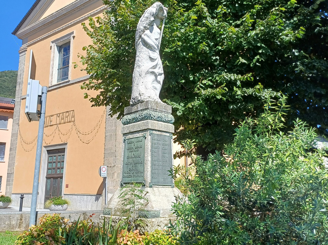 Monumento ai caduti-Pusiano必去景点