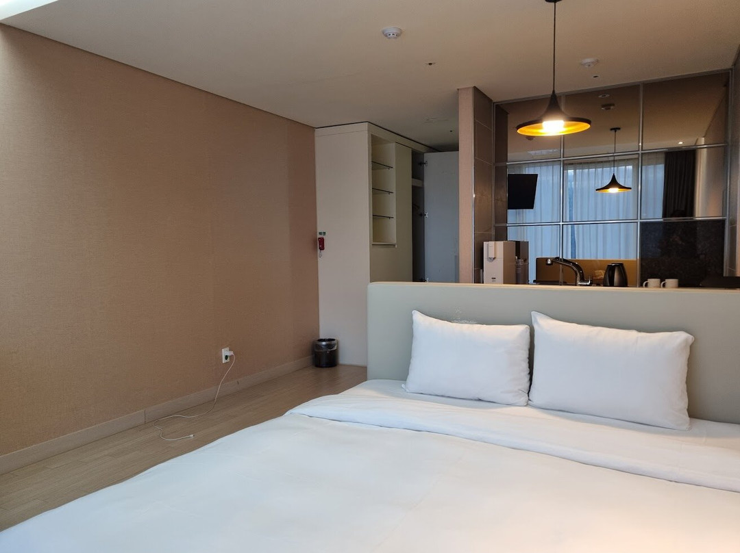 The White Hotel主图