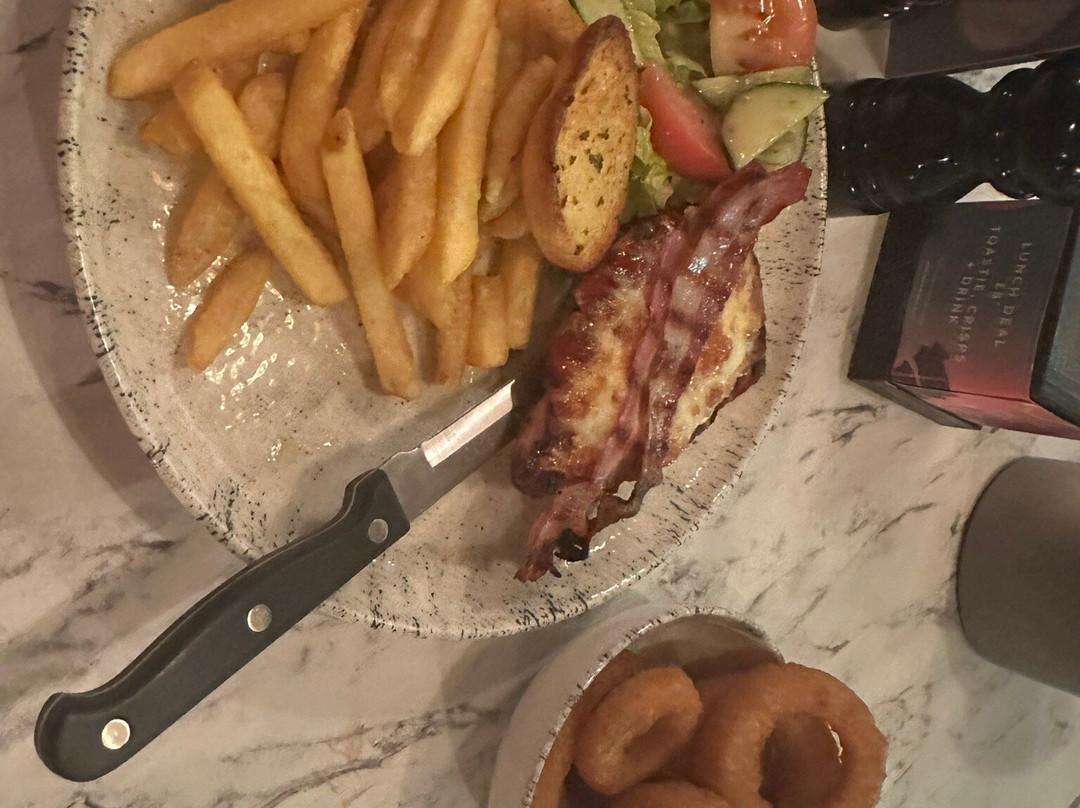 北卡迪夫普瑞米尔酒店主图