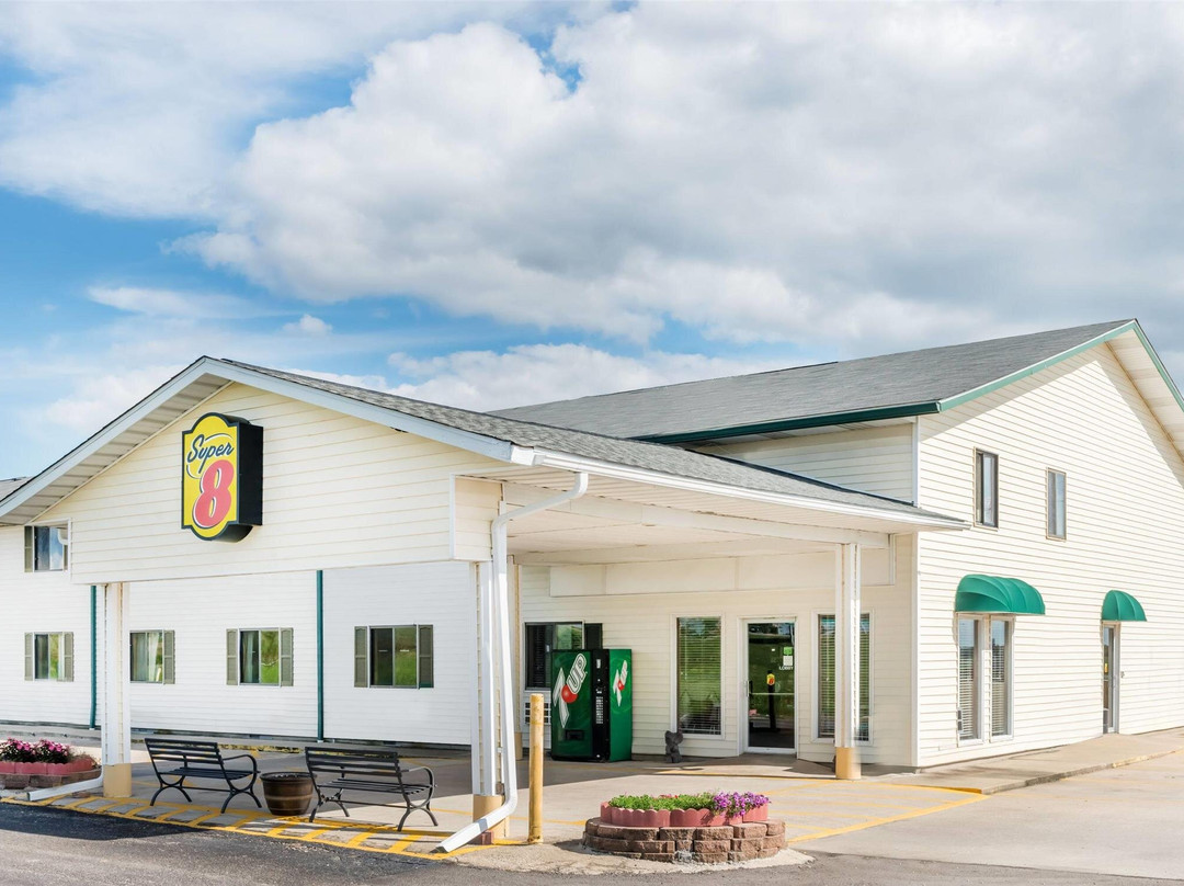 Addieville酒店住宿-Super 8 by Wyndham Okawville