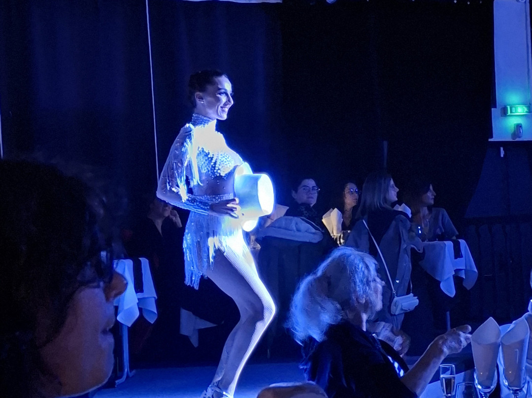 Cabaret La Plume Rouge-La Chapelle-des-Marais必去景点