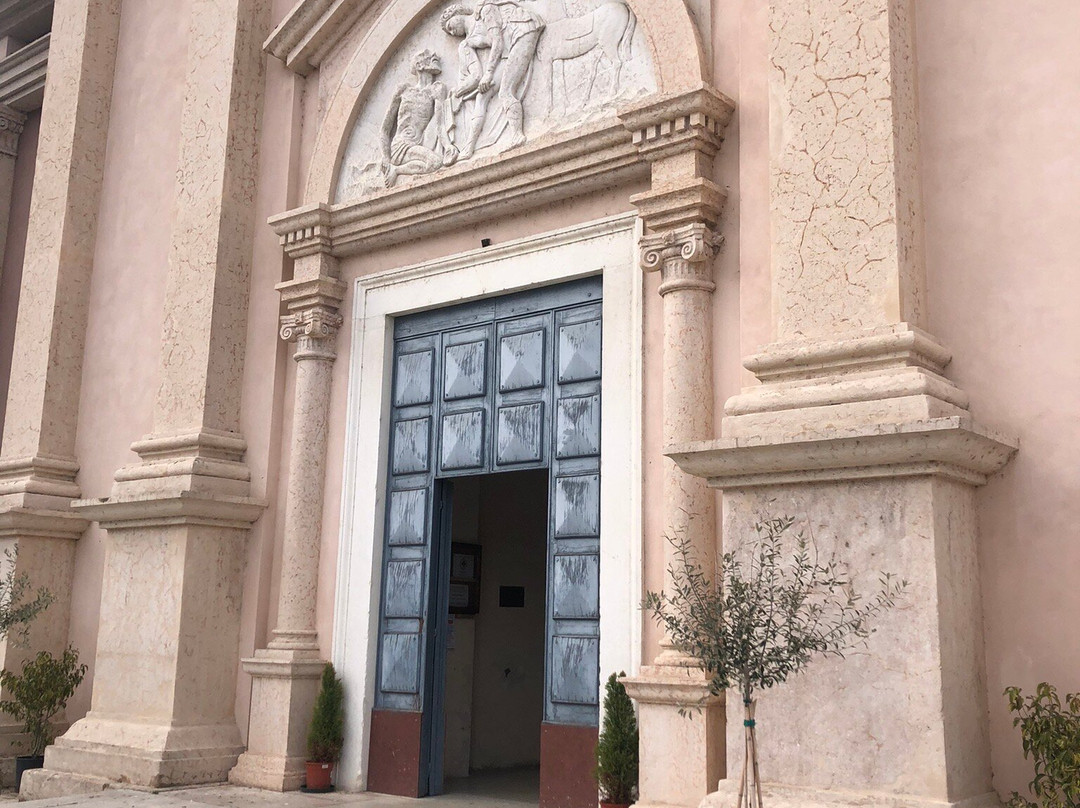 Chiesa Parrocchiale di San Martino Vescovo-佩斯基耶拉德尔加尔达必去景点