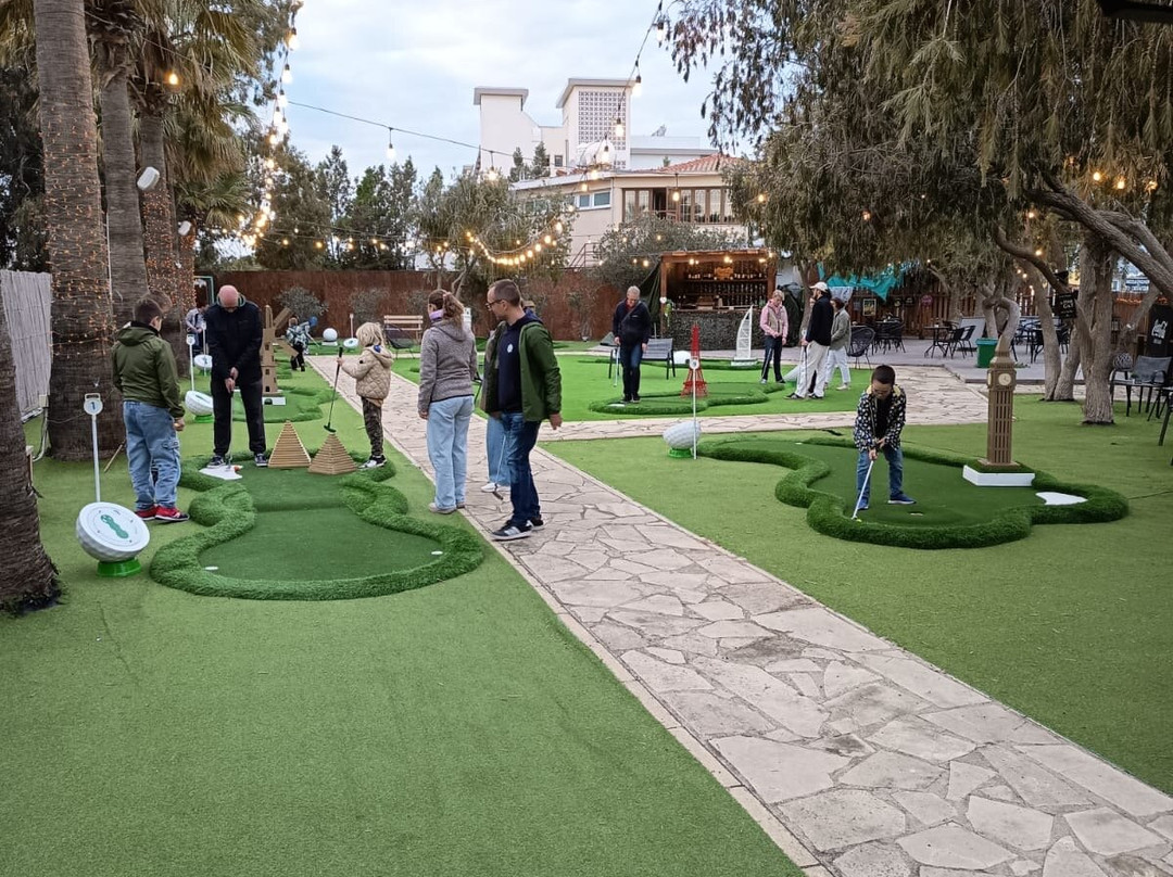 Putt Putt Mini Golf And Garden Bar-Oroklini必去景点