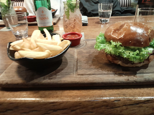 L'ava Restaurant & More