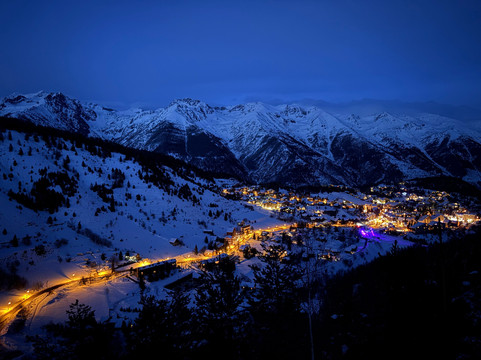 Auron Motoneiges-Auron必去景点