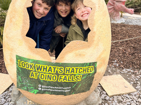 Dino Falls Adventure Golf-Trafford Park必去景点