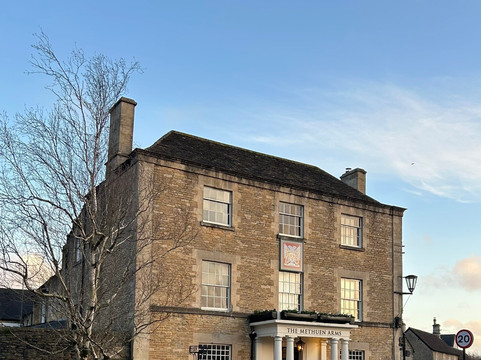 梅休因阿姆斯宾馆主图